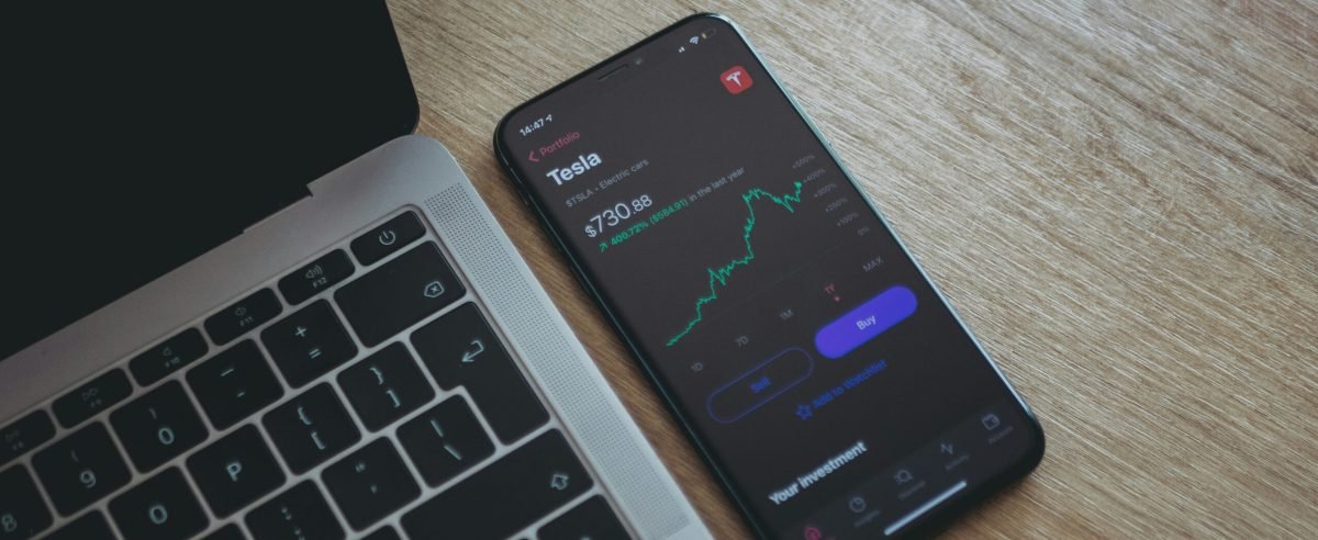 Jak księgowość wpływa na decyzje inwestycyjne spółek z o.o.